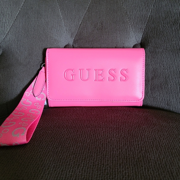 Guess❓️ "Finnian" Wristlet - NWT - Picture 5 of 16